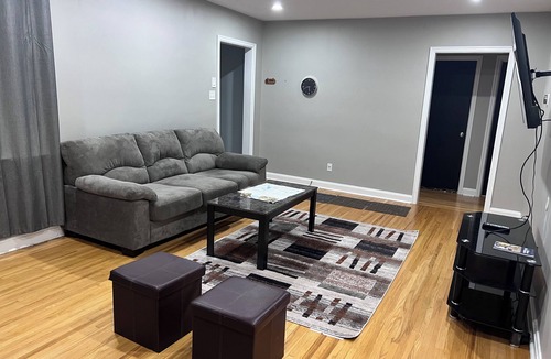 Belleville House | Top Floor Bungalow Close to Downtown
