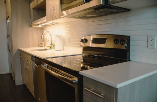 Pearl District Apartment | Top Floor Condo W/Beautiful View Overlooking the city