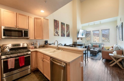 Kimball Junction Condo | Top-Floor Condo w/Mountain Views, Loft, Heated Garage – Sleeps 5