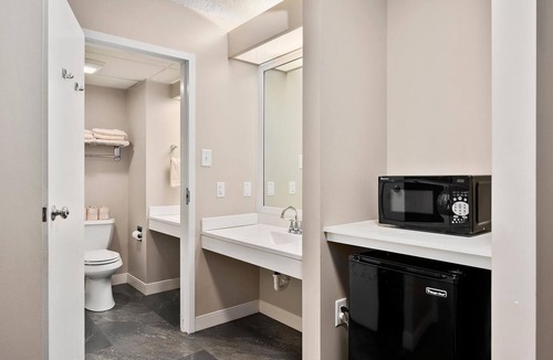 North East House | Top Floor Deluxe Suite Bay View