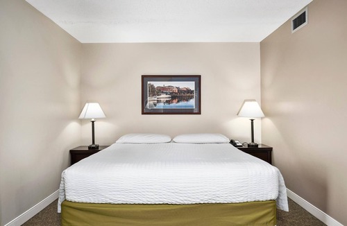 North East House | Top Floor Deluxe Suite Bay View