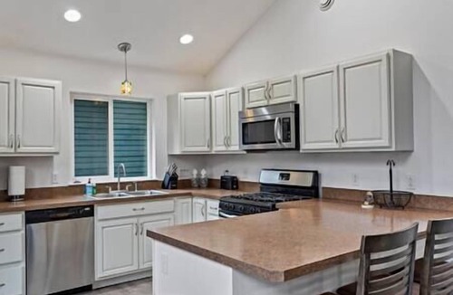Alyeska House | Top Floor Duplex Close to Ski Slopes