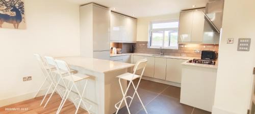 Hillingdon Apartment | Top Floor Flat 5 Northwood