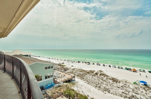 Crystal Beach Condo | Top Floor Gulf-Front Condo, Whirlpool Bath, access to Infinity Pool, 310 Ft Pri