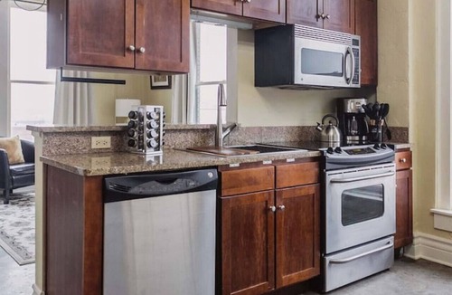 Downtown Springfield Apartment | Top-Floor Historic Downtown Loft | Walk to The Square
