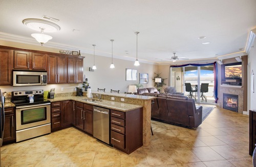 Osage Beach Condo | Top-Floor Lands End Luxury Condo - Elevator - Waterpark - Pool - Wi-Fi & More!