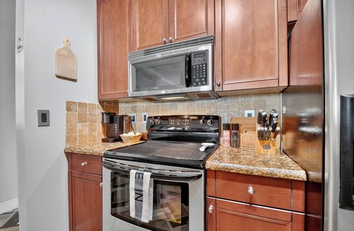 Downtown West Palm Beach Condo | Top Floor Living/Penthouse 1BR Condo in the Heart of Cityplace, WPB