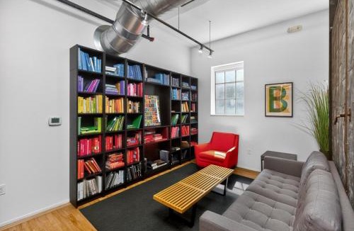 Court Avenue Entertainment District Apartment | Top-Floor Loft , Downtown Views, Free Parking