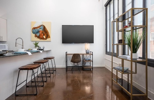 Downtown Fort Worth Apartment | Top-Floor Loft | Steps to Sundance Square Dtwn FTW