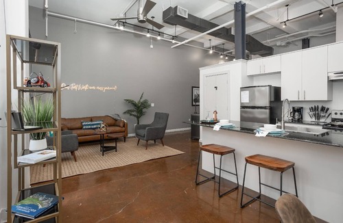 Downtown Fort Worth Apartment | Top-Floor Loft | Steps to Sundance Square Dtwn FTW