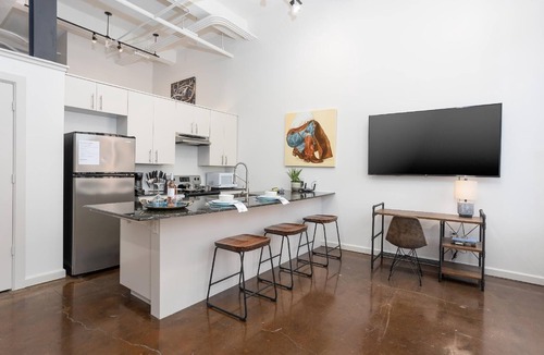 Downtown Fort Worth Apartment | Top-Floor Loft | Steps to Sundance Square Dtwn FTW