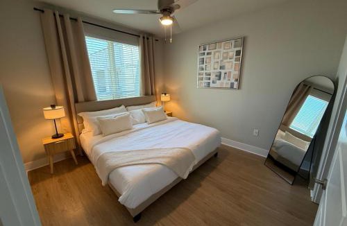 Frisco Apartment | Top-Floor Luxury Retreat, King Bed, Full Kitchen, Private Balcony