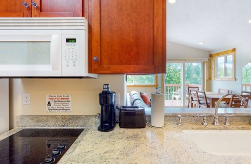 Oak Grove House | Top-floor of riverfront home w/ wraparound deck, free WiFi, & great location