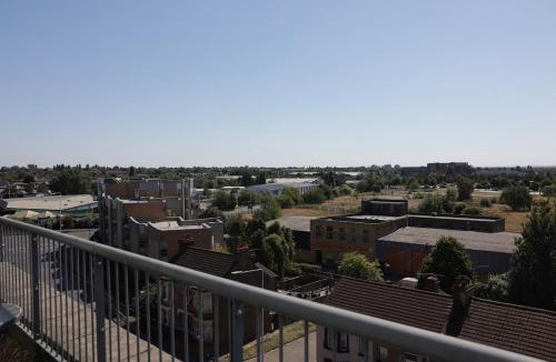 Brooklands Apartment | Top-Floor Penthouse with Panoramic Views