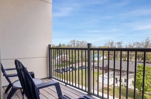 Mayfield Condo | Top Floor Pet Friendly Condo near Downtown