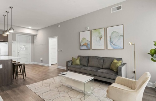 Pleasant Valley Apartment | Top Floor Soco 2BR King Suite 8 Mins to Downtown