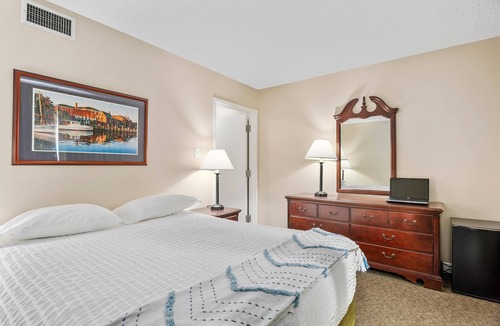 North East Hotel | Top Floor Standard Suite Bay View