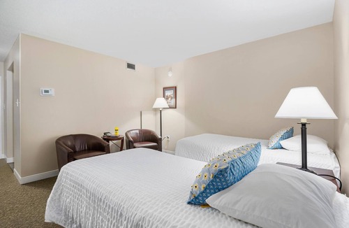 North East Hotel | Top Floor Standard Suite Bay View