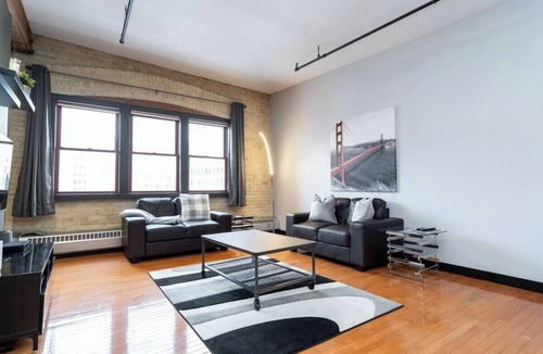 Exchange District Condo | Top-Floor Suite in Exchange District | 2 Bed | 2 Bath |