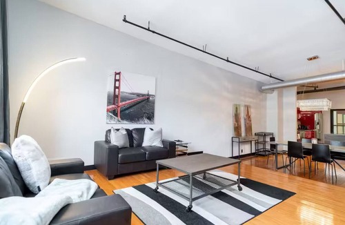 Exchange District Condo | Top-Floor Suite in Exchange District | 2 Bed | 2 Bath |