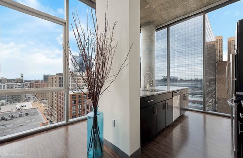 West Loop Gate Apartment | Top Floor Views + Central Comfort