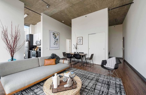 West Loop Gate Apartment | Top Floor Views + Central Comfort