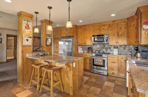 Cle Elum Condo | Top Floor Views | w/Hot Tub | Golf Course