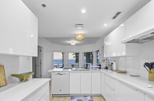 Highland Lake Estates Condo | Top Floor Waterfront Villa on Private Island