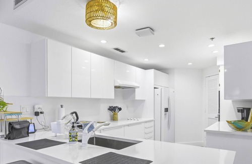 Highland Lake Estates Condo | Top Floor Waterfront Villa on Private Island
