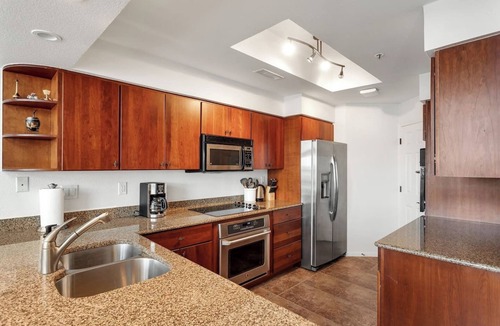 Highland Lake Estates Condo | Top Floor Waterfront Villa on Private Island