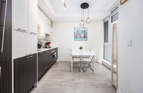 Financial District Condo | Top Graded Metropolitan Suite w/Free Parking