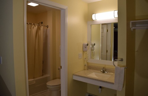 Saratoga Springs Hotel | Top Hill Motel