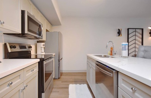 Oro-Medonte Apartment | Top Level Beautiful Suite