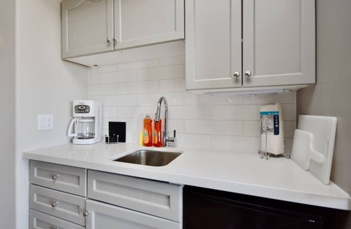 Oro-Medonte Apartment | Top Level Beautiful Suite