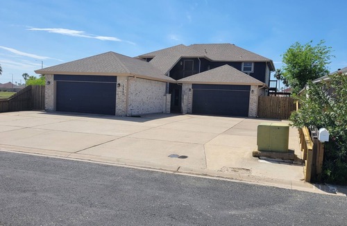 Corpus Christi House | Top Level Canal Water Front Home With Boat Dock & Extra Parking!