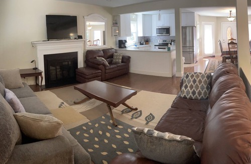 Fuquay-Varina House | Top-level of a modern split-level home. n