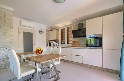 Medulin House | TOP LOCATED LUXURY HOUSE WITH SEA VIEW AND POOL , 300m FROM SEA