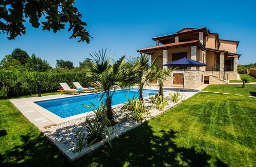 Medulin House | TOP LOCATED LUXURY HOUSE WITH SEA VIEW AND POOL , 300m FROM SEA