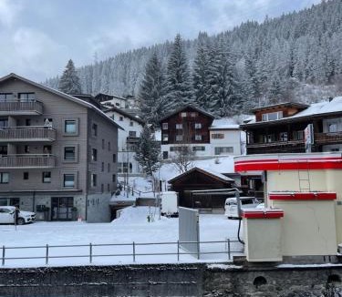 Klosters Platz Apartment | TOP LOCATION - Klosters center - 130m distance to ski lift Parsenn Gotschnabahn and railway station Klosters Platz - direct connection to Davos