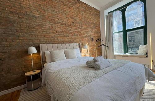 Old Montreal Apartment | Top Location - The 777 Old Port Gem