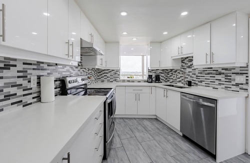 Rathwood Condo | Top Luxury ~ Condo ~ Mississauga ~ Pool ~ Gym