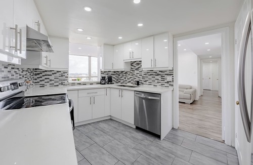 Rathwood Condo | Top Luxury ~ Condo ~ Mississauga ~ Pool ~ Gym