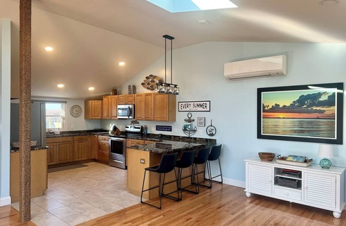 North Truro Resort | Top Mast Resort-Anchor House, Private Beach Access.
