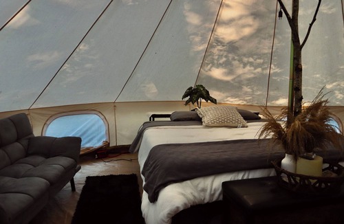 Westmoreland RV Rental | Top Notch Glamping Retreat