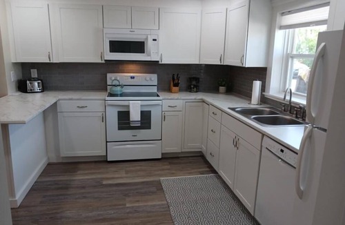 Upper Village Hotel | Top Notch Inn