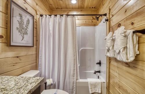 Pigeon Forge Ski Chalet | Top Notch Lodge, Indoor Pool, Theater Room, Game Room, Stunning Mtn Views