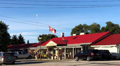 Wiarton Hotel | Top Notch Motel