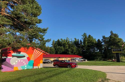 Wiarton Hotel | Top Notch Motel