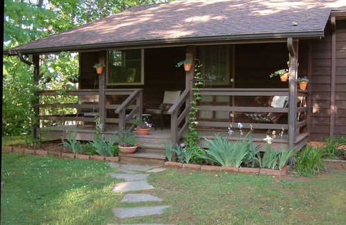 Asheville Ski Chalet | Top O' The Knob, Private Entrance, Romantic Getaway, Private Deck, and Fire Pit