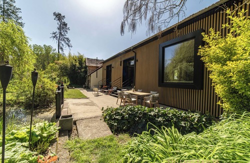 Saint-Clair-de-la-Tour House | Top-of-the-range accommodation in exceptional surroundings, private pond and canal